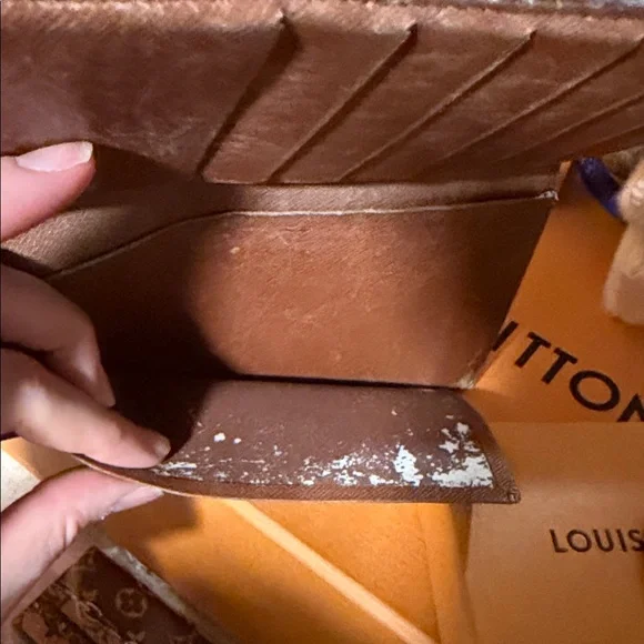 Louis Vuitton Monogram vertical bifold wallet - Picture 6 of 9